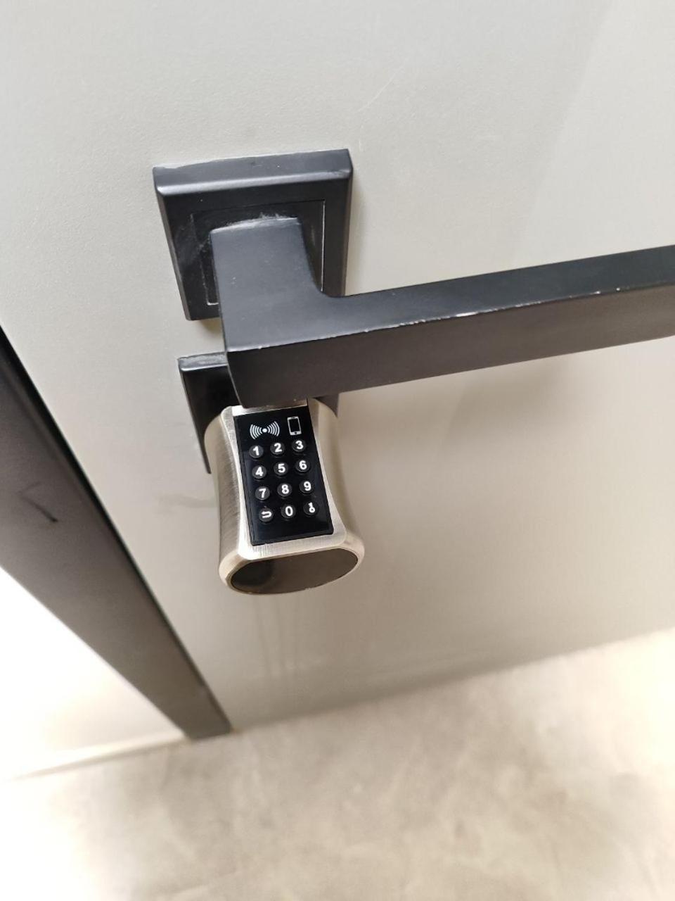 2 х комнатные барыс и арена ботанический сад Apartment *