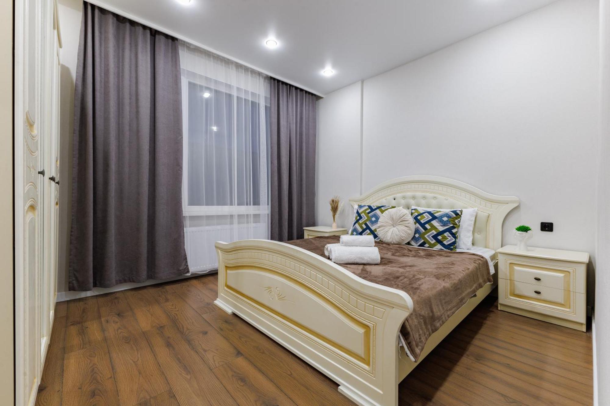 2 х комнатные барыс и арена ботанический сад Apartment
