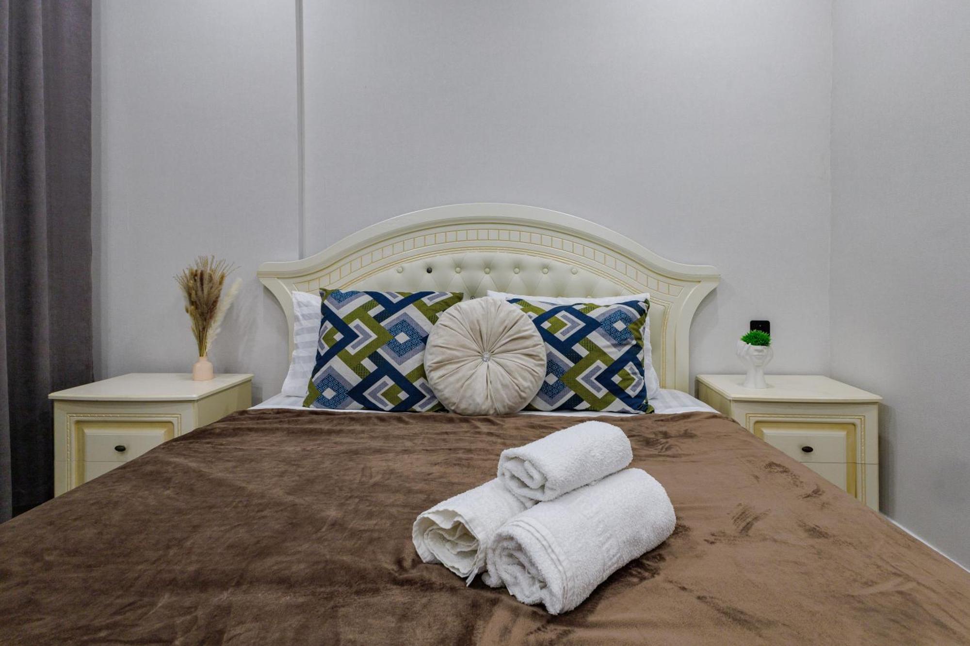 2 х комнатные барыс и арена ботанический сад Apartment